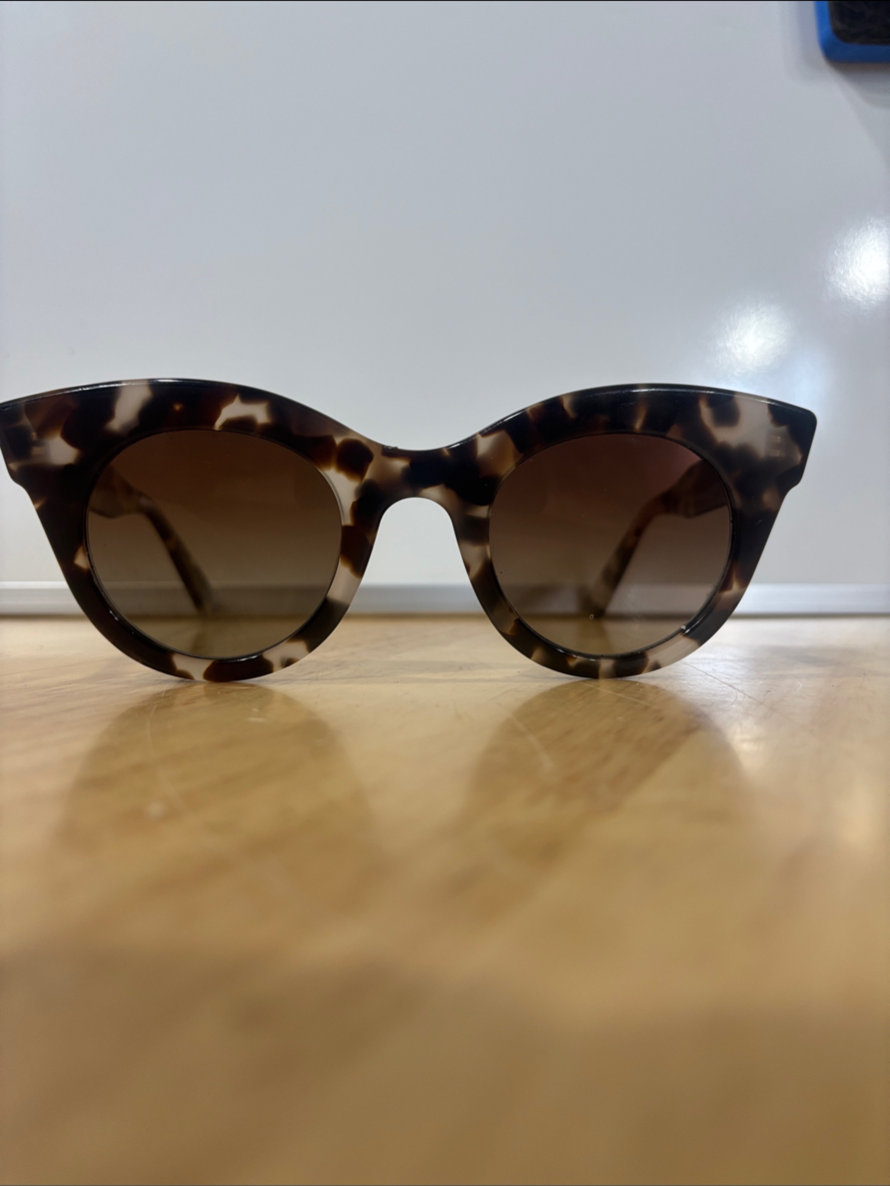 Krewe Olivia Tortoiseshell Cat Eye Frame Sunglasses - Brown Lenses
